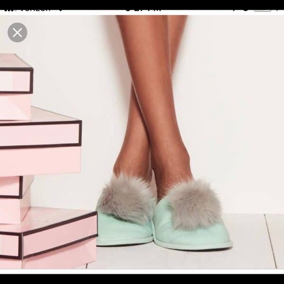 🧚🏾‍♀️NWT VICS SECRET POM POMS🧚🏾‍♀️ - Picture 2 of 5